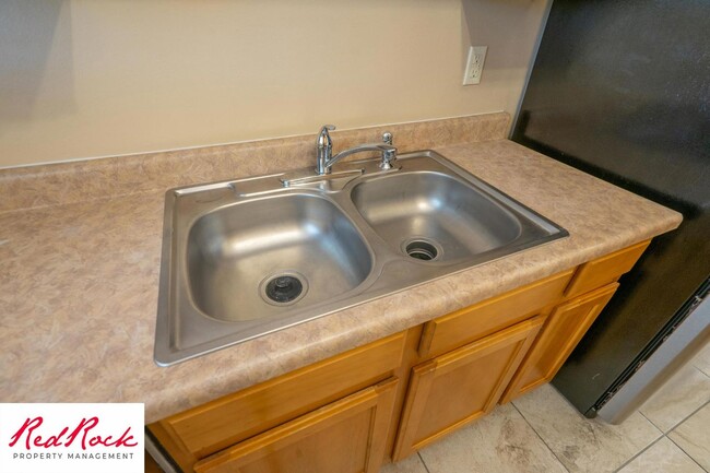 Building Photo - Pet Friendly 2 Bedroom 2 Bathroom Condo.