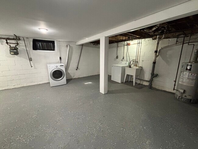 Building Photo - 4 Bedrooms 2 Bathrooms, 21239