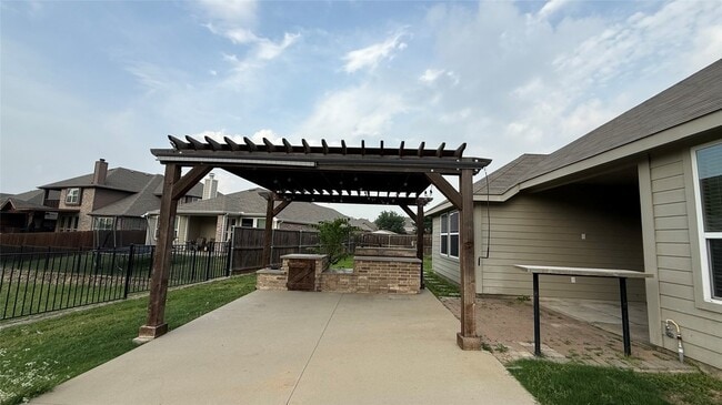 Building Photo - 1001 Perennial Ln