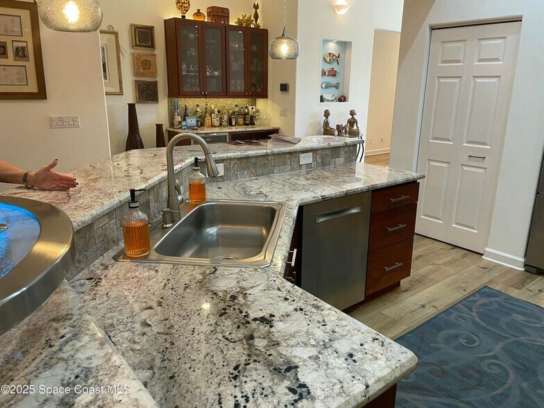 Building Photo - 12 Marina Isles Blvd