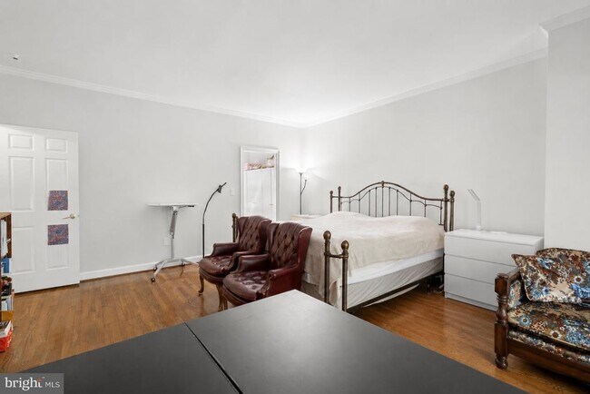 Building Photo - 4422 Westover Pl NW