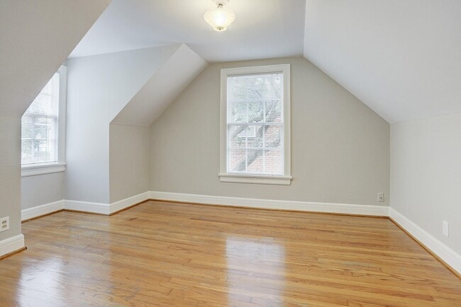 Building Photo - 2520 Shakespeare St