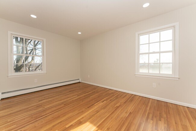 Second bedroom - 32 Roseland Ave