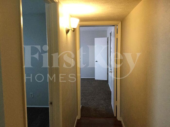 Building Photo - 4200 Wayfaring St