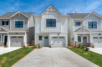 Building Photo - Spacious 3 Bedroom Home with Garage and Fenced Backyard!