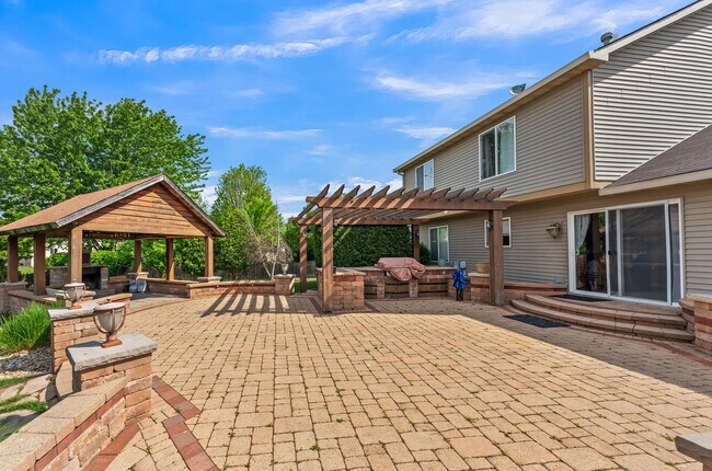 Building Photo - 2062 Kathleen Cir