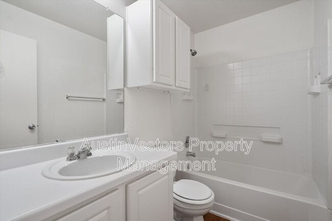 Building Photo - 1015 Glen Meadow Cove