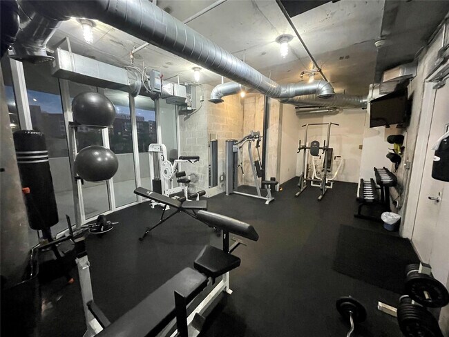 Building Photo - 444 N E St