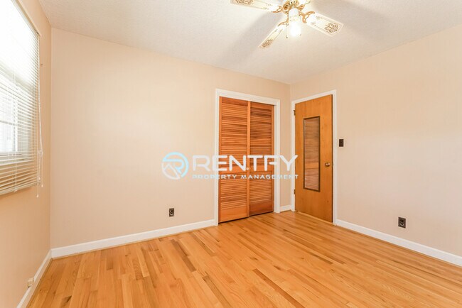 Building Photo - 260 Stewart Rd SE