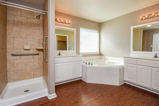 Building Photo - 6902 Manor Terrace Ln