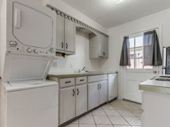 Building Photo - 2 bed/ 1 bath condo in Bethany
