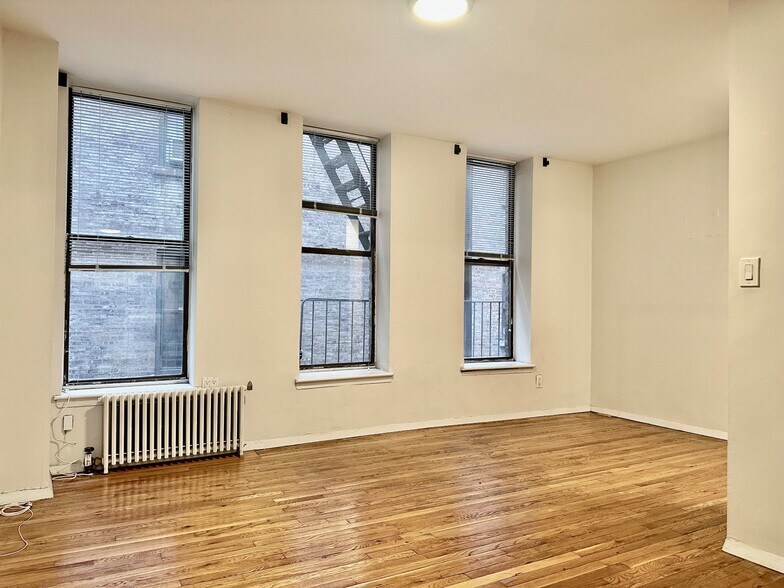 Building Photo - 953 Amsterdam Ave