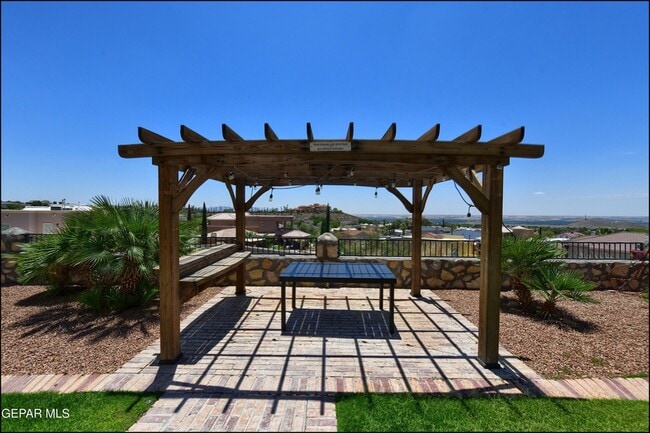Building Photo - 6732 Pearl Ridge Dr