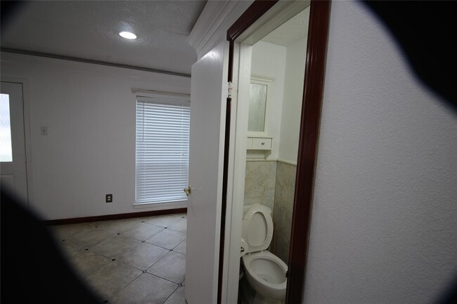 Building Photo - 458 Woodrail Dr