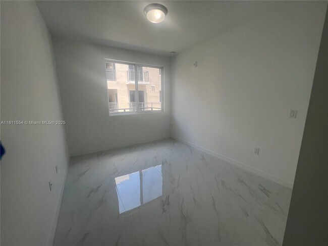 Building Photo - 1010 SW 69th Ave