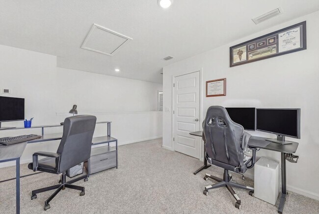 Building Photo - 25 Riverwalk Xing