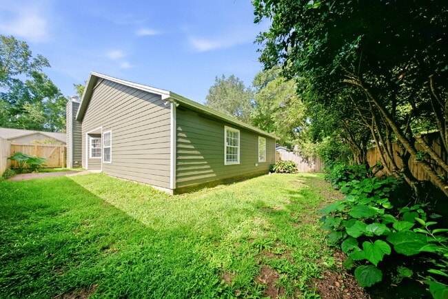 Building Photo - Beautifully Renovated 3BR/2BA Home with Fireplace, Fenced Yard & Garage in Timber Lake!
