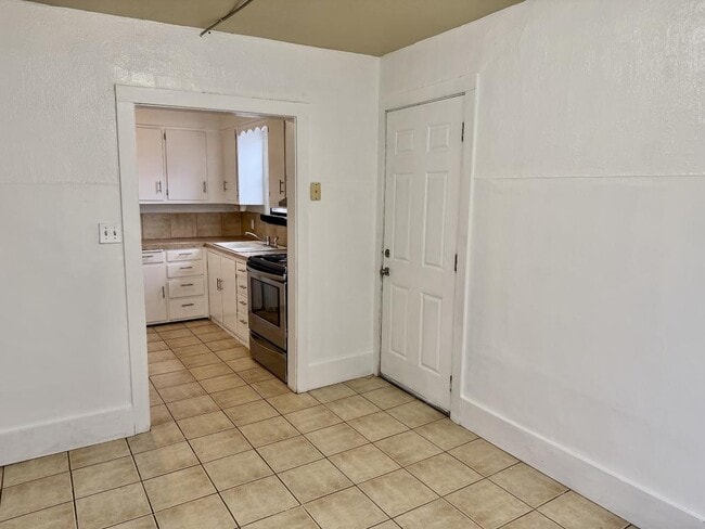 Building Photo - 1450 Clark Dr