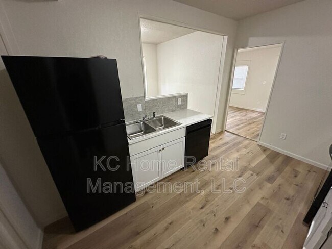 Building Photo - 3203 E 26th Terrace