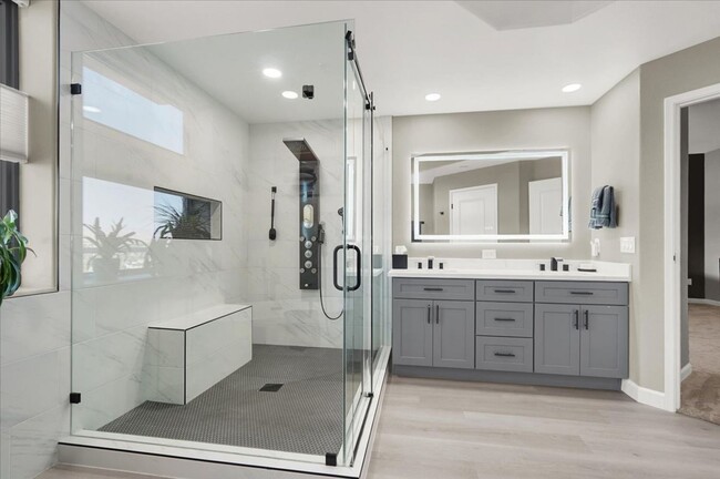 Building Photo - High Rise Condo in One Las Vegas- 4 bedrooms, 3.5 Baths- 2872 Sq. Feet