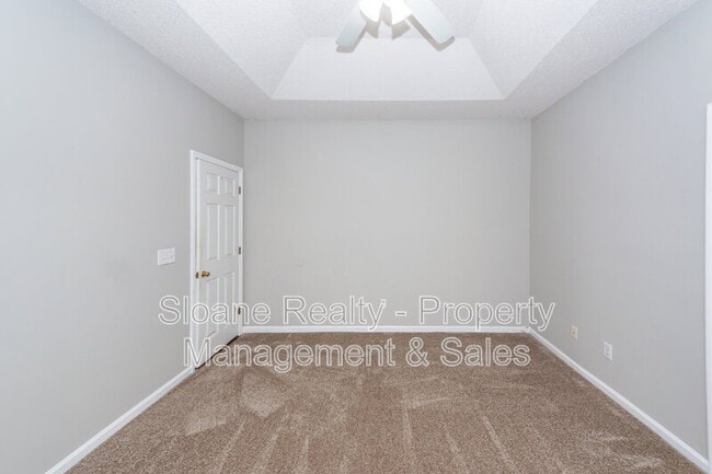 Building Photo - 1584 Kentwood Cir