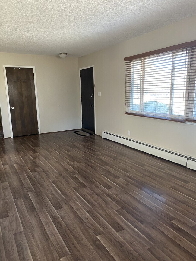 Building Photo - 3 bedroom - Hartsock