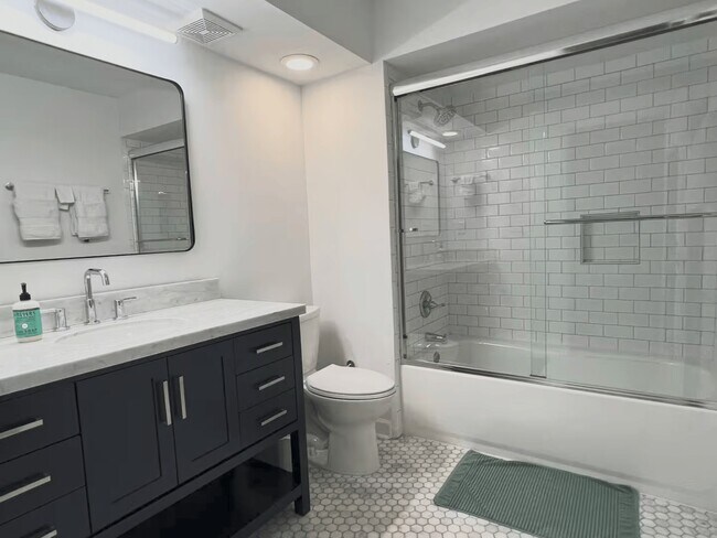 Building Photo - 140 W Mariners Cay Dr