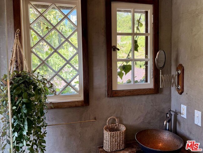 Building Photo - 2566 Verbena Dr