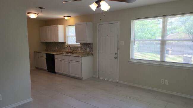 Building Photo - Nachita