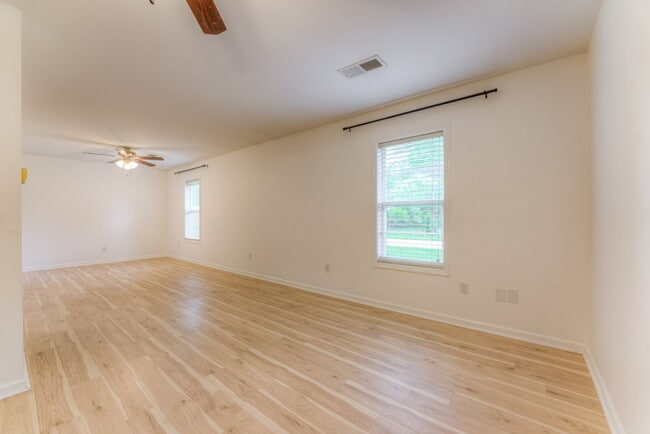 Building Photo - "Charming 4-Bedroom Sanctuary on Boyce Roa...
