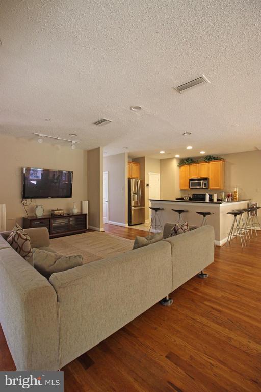 Building Photo - 1543 Lincoln Way