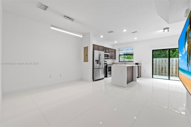 Building Photo - 20628 NE 7th Pl