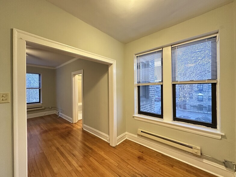 Building Photo - 4632 N Paulina St