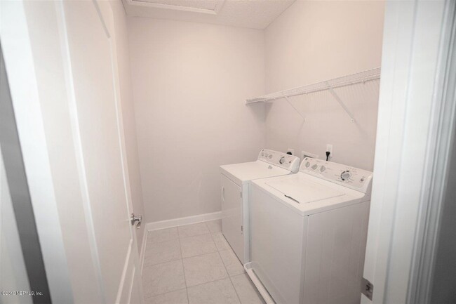Building Photo - 4314 Ellipse Dr