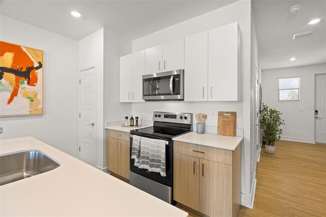 Building Photo - 8058 Gulfstream Ct