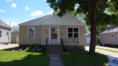 Building Photo - 2 Bedroom House