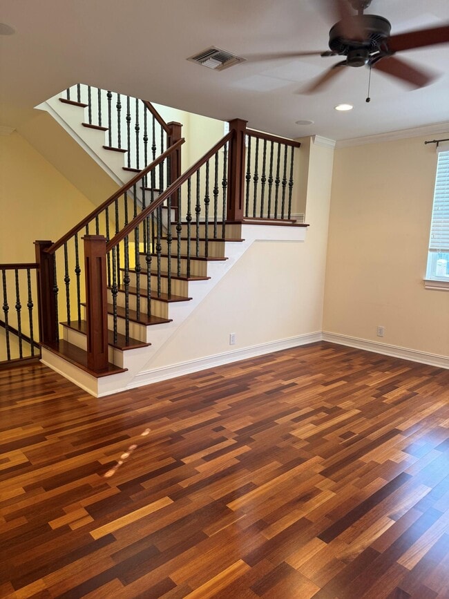 Building Photo - 304 W Mallory Cir