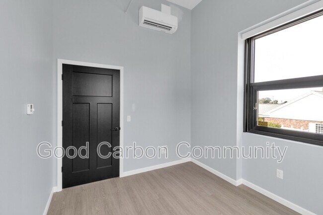 Building Photo - 401 Central Ave