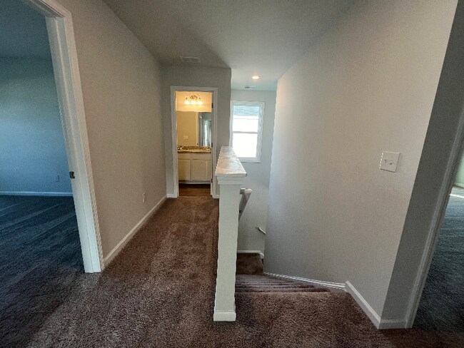 Building Photo - 125 Percheron Dr