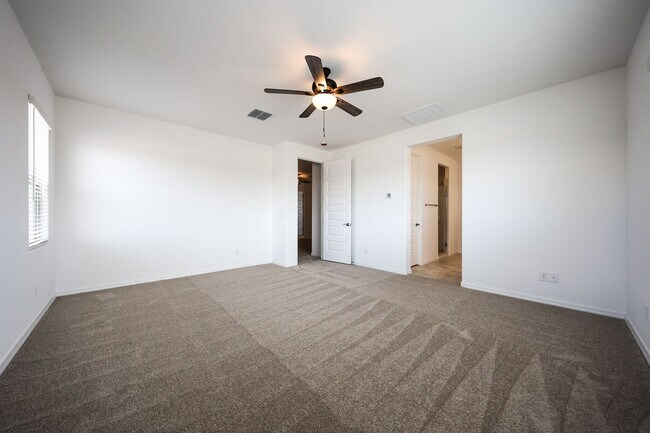 Building Photo - 3 Bedroom + Den and Loft in Aloravita Community