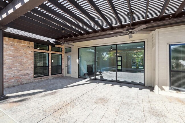 Building Photo - 6814 Hyacinth Ln