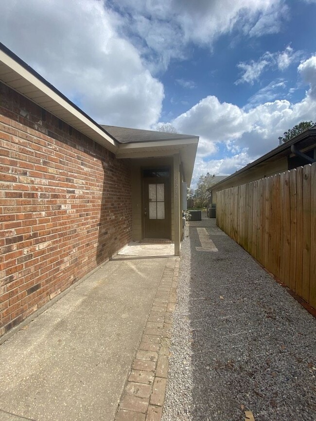 Building Photo - Charming 2BR/2BA Home in Shenandoah Ridge with Garage & Cozy Fireplace