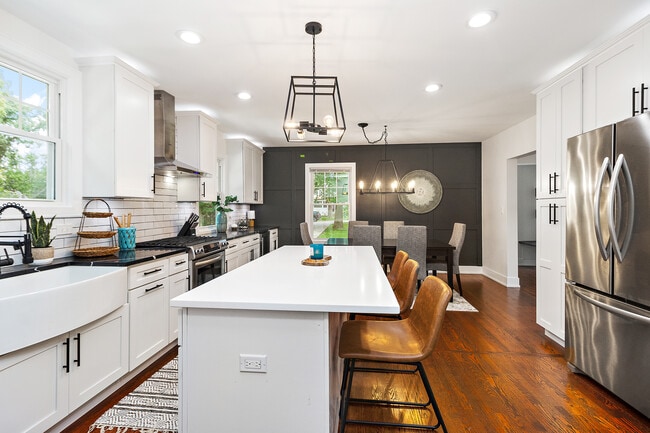 Building Photo - 724 Warner Ave