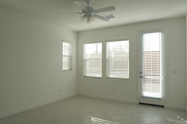 Building Photo - 73593 Travers St