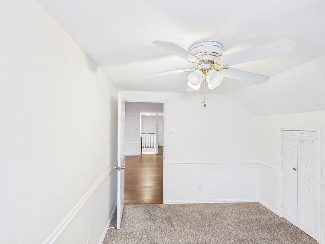 Building Photo - 9526 Meadowcroft Dr