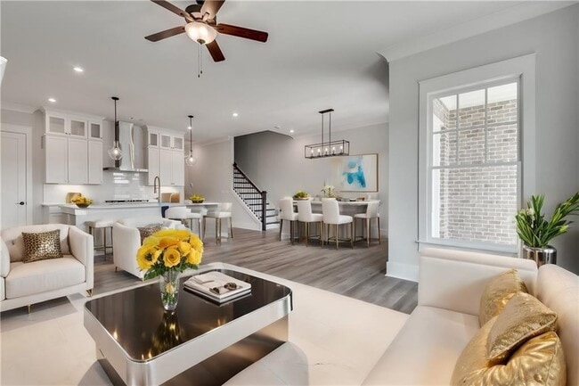 Building Photo - 435 Maplewood Dr