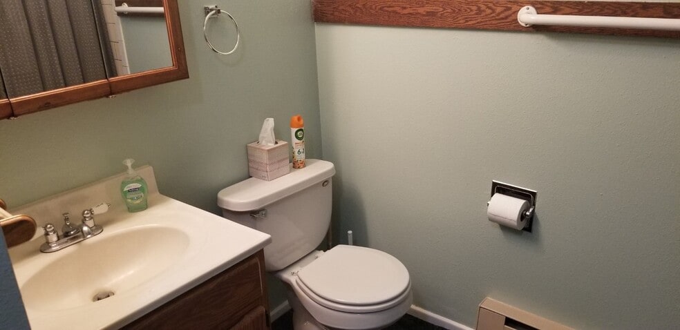 TOILET AREA - 511 Constitution Ave S