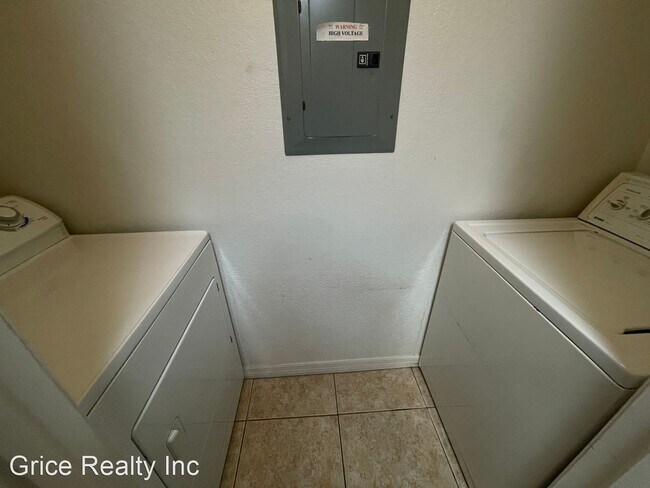 Building Photo - 1 br, 1 bath House - 14880 Pleasant Bay Ln...