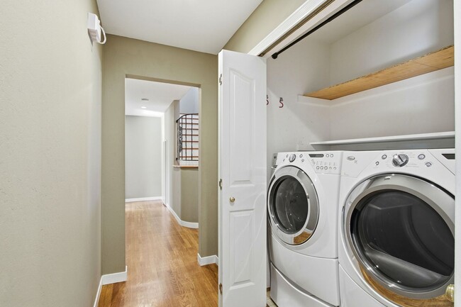 Building Photo - 6137 Banner Dr