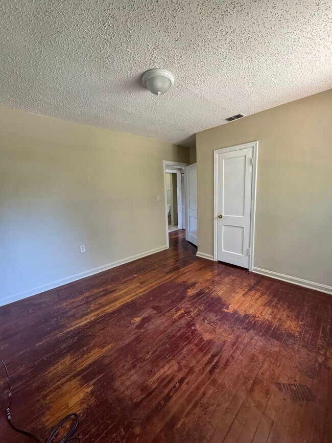 Building Photo - Charming 3 Bedroom Home for Rent in Jacksonville